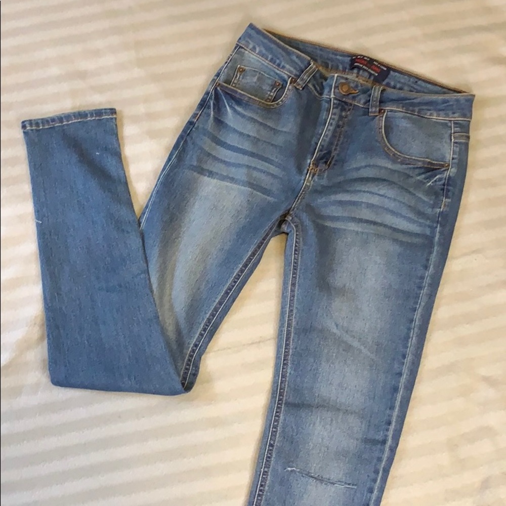 Comfy jeans with slits at knee level